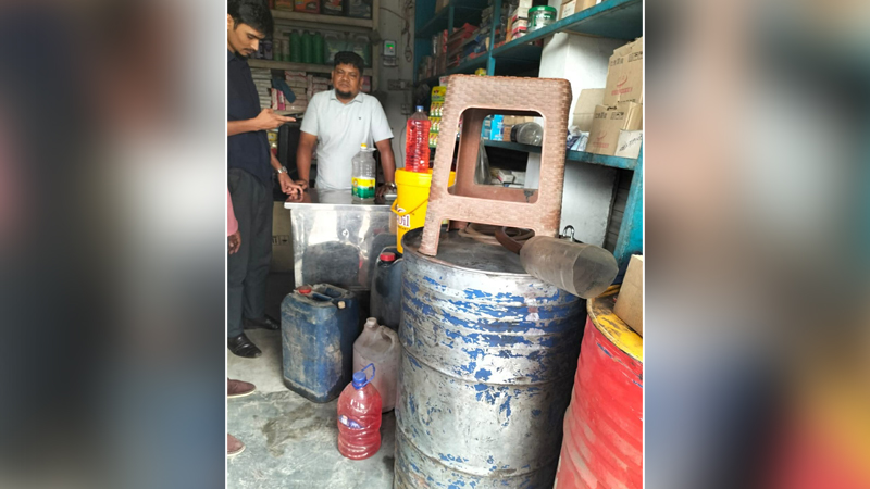 কুড়িলে ৪৫০ লিটার জ্বালানি তেল উদ্ধার, আটক ১